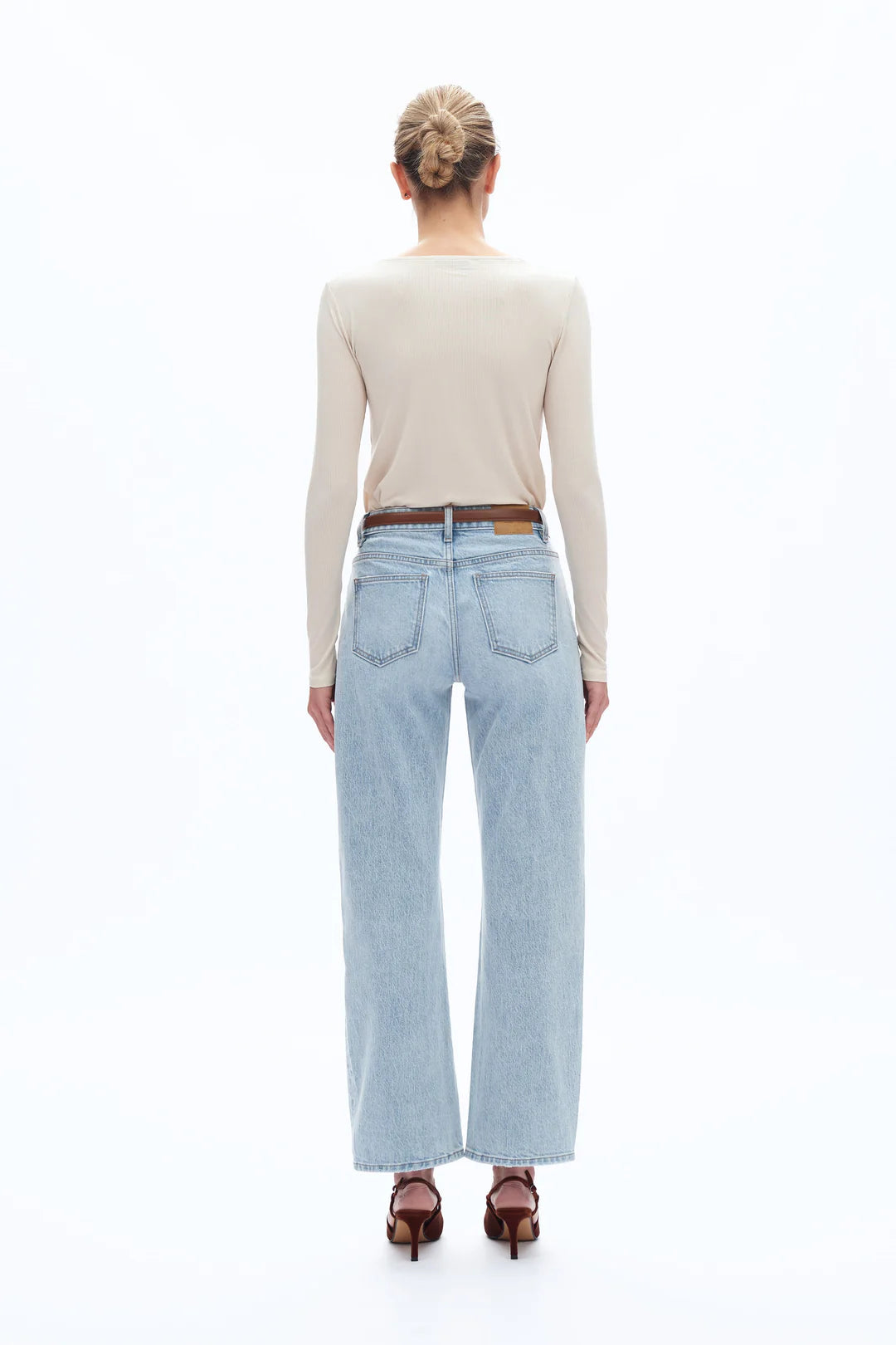 Mid Rise Barrel Jean