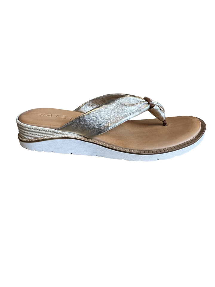 Ateliers Chandra Sandal – Gold Metallic Leather Thong Slide